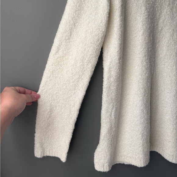 Calvin Klein Womens White/Cream Crewneck Sweater Medium Cozy Fluffy Fall - Picture 3 of 7